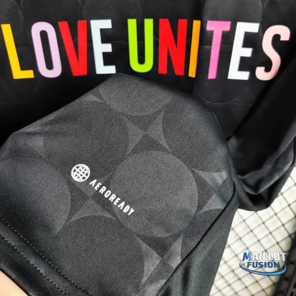 Maillot Real Madrid 2024 Édition « Love Unites »