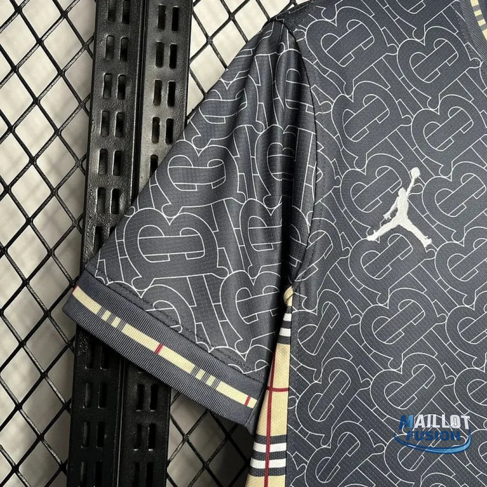 Maillot Angleterre foot concept Burberry 2024 2025
